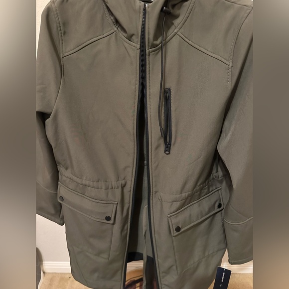 French Connection women Olive Raincoat with Hood. Size Large. NWT. - Picture 5 of 14